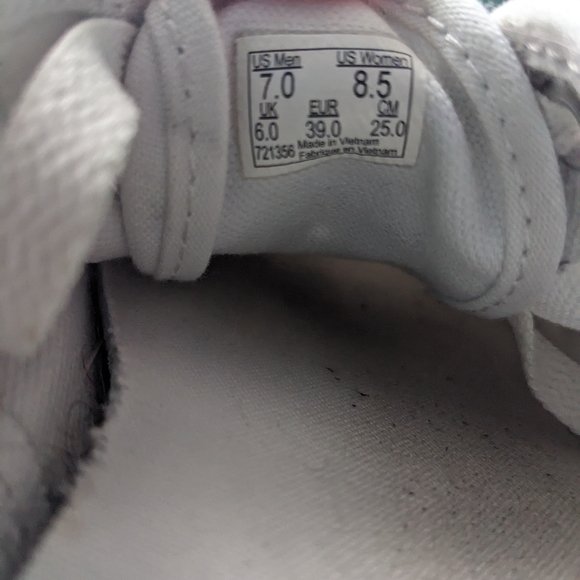 White Vans size 8.5 women's - Picture 4 of 8